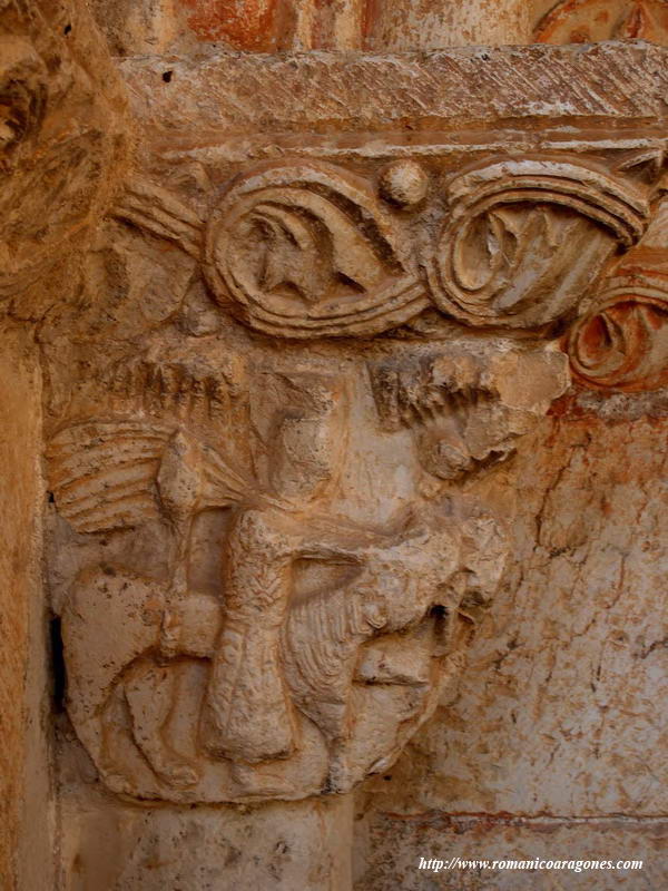 CAPITEL DE PONIENTE EN LA PORTADA. 